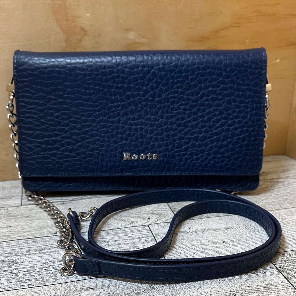EUC Roots Blue Burgundy Pebble Leather Removable Crossbody Wallet Purse